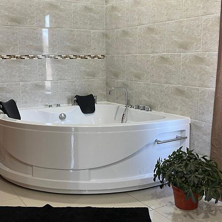 Suite Con Jacuzzi En Rio Laja Bagian luar foto